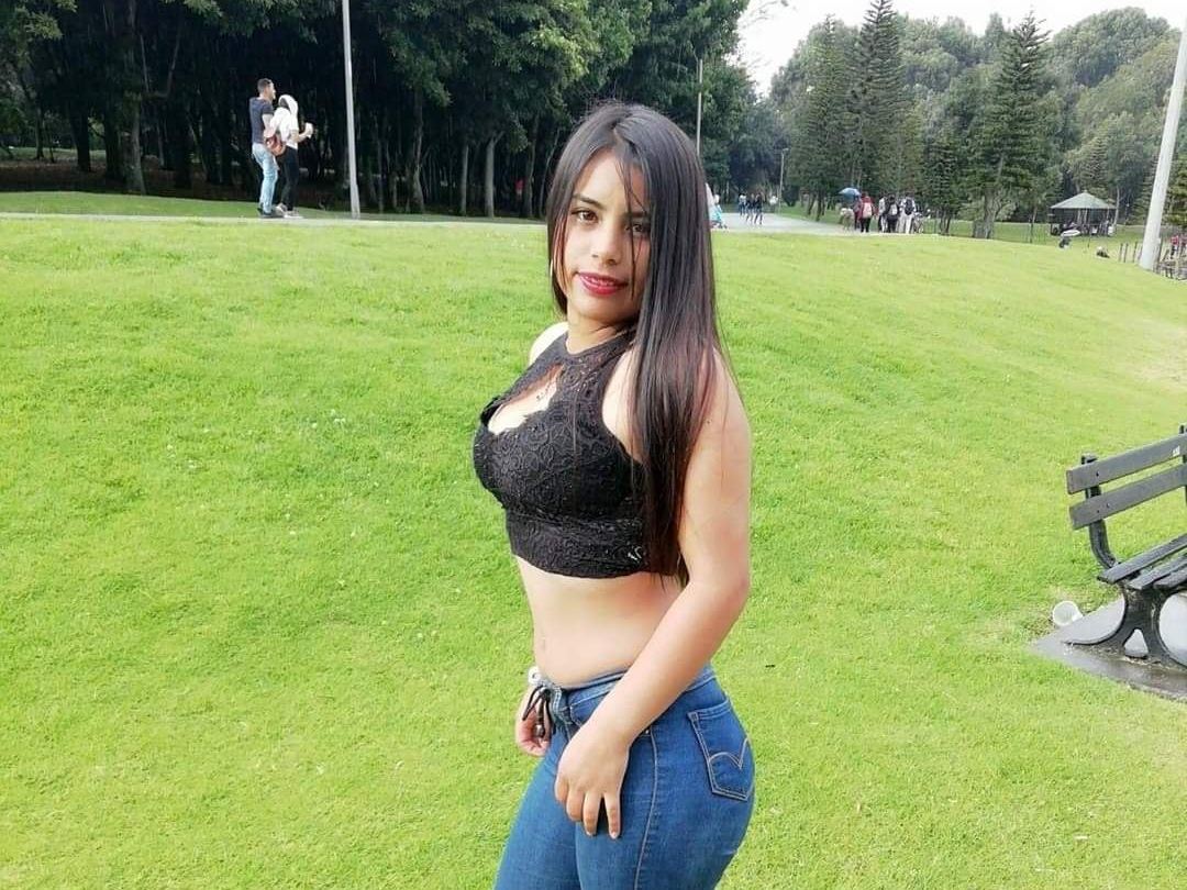 Image de profil du modèle de webcam charlotte_milk