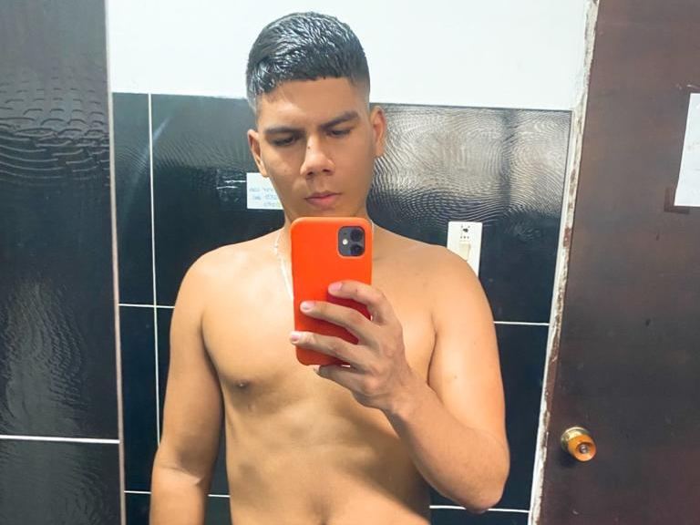 Imagen de perfil de modelo de cámara web de LatinBoyHotCock