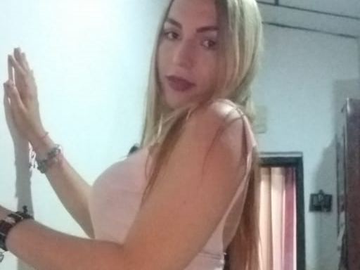 Foto de perfil de modelo de webcam de EMMILY_PUENTES 