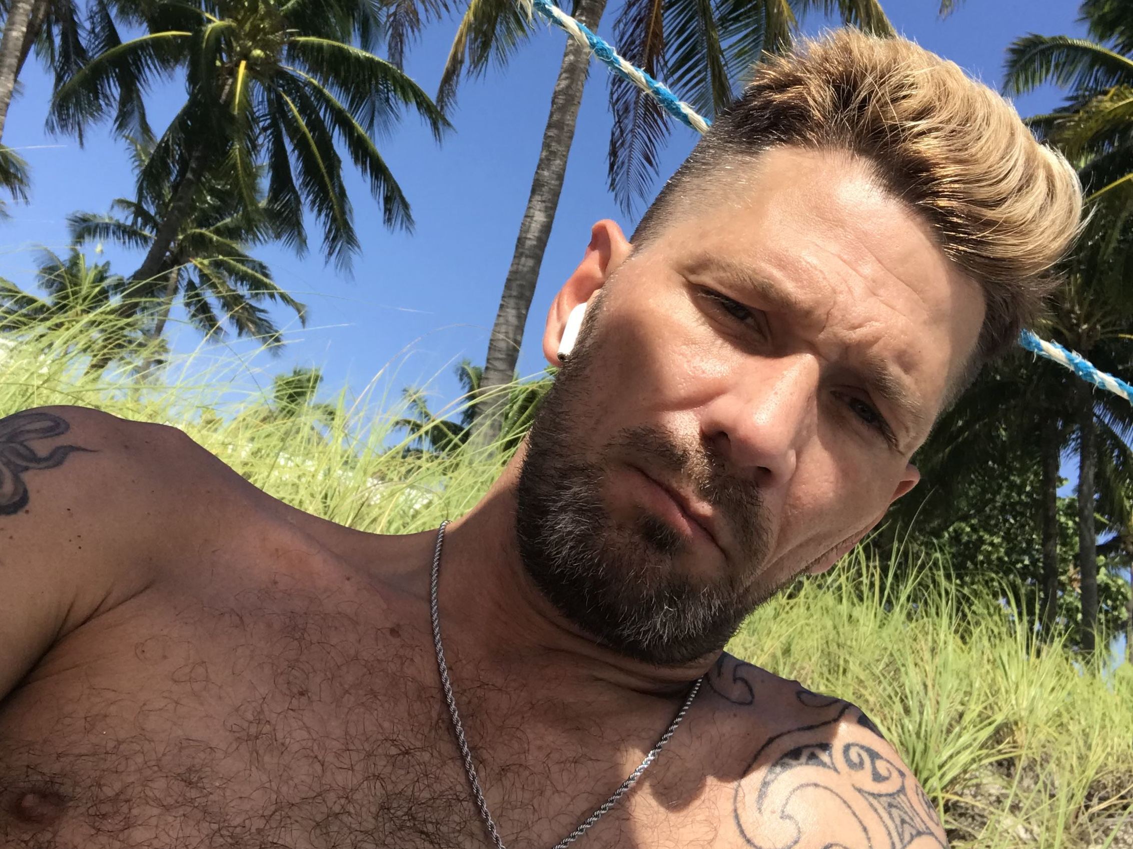 Image de profil du modèle de webcam Surferdude23