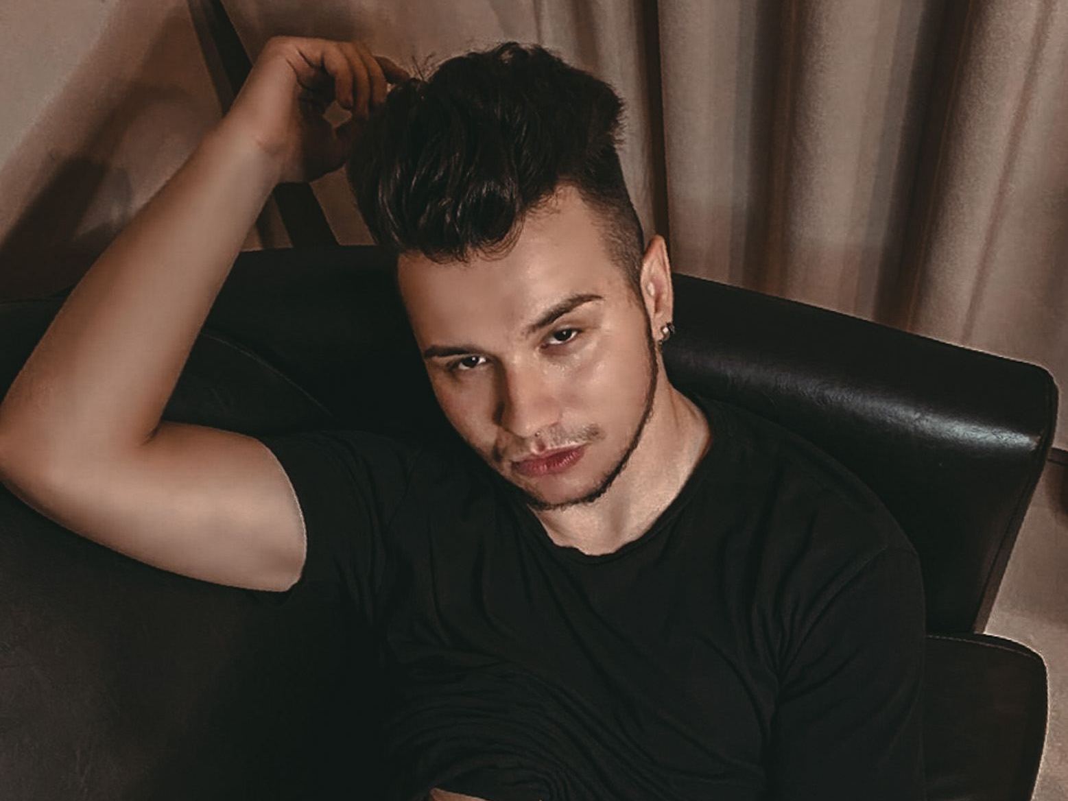 Imagen de perfil de modelo de cámara web de Robinn99