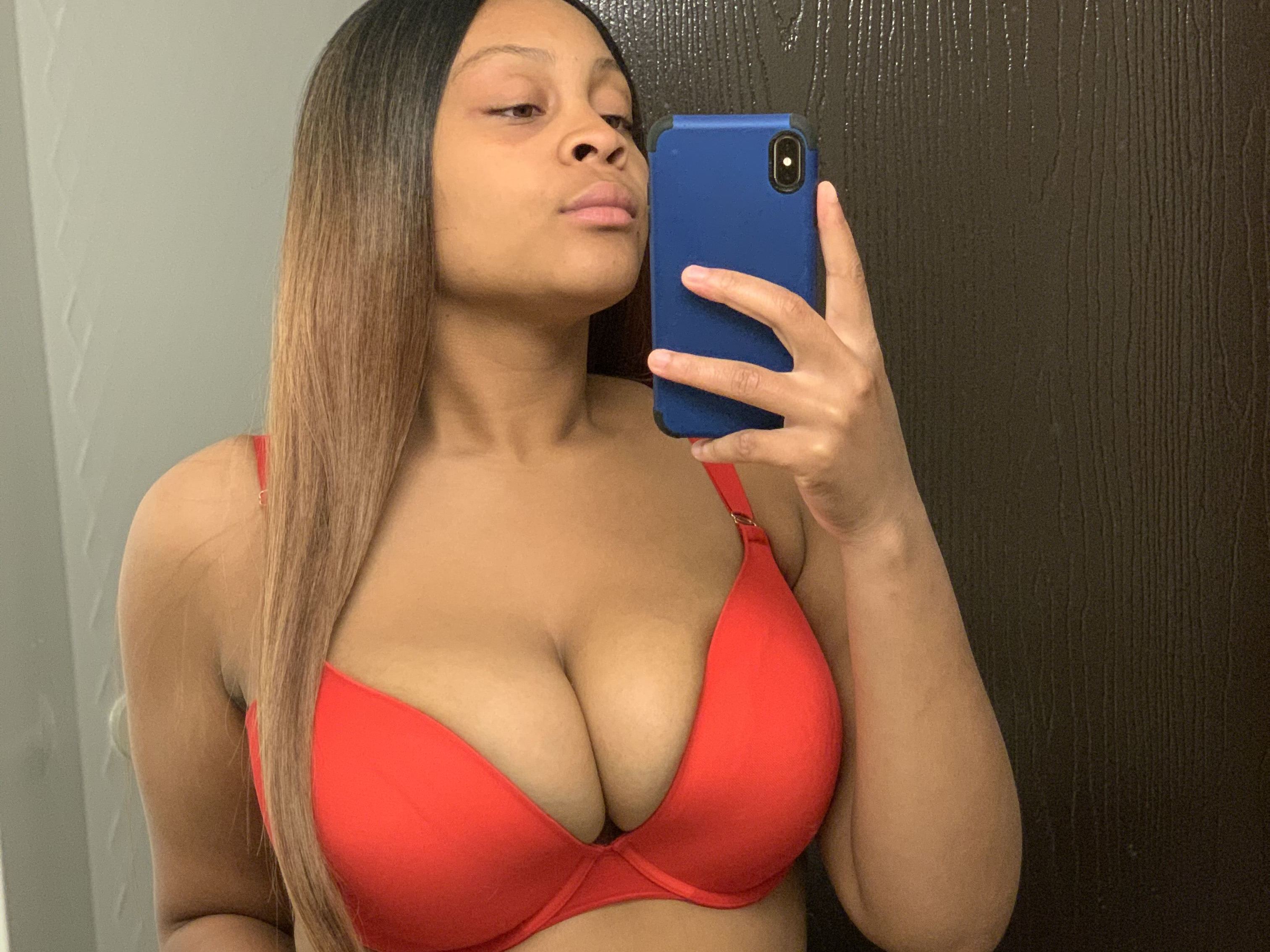 Image de profil du modèle de webcam ChanelLuxx