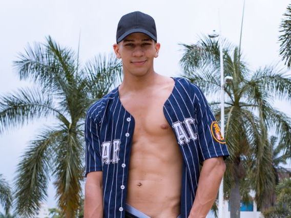 IkerJohns cam model profile picture 