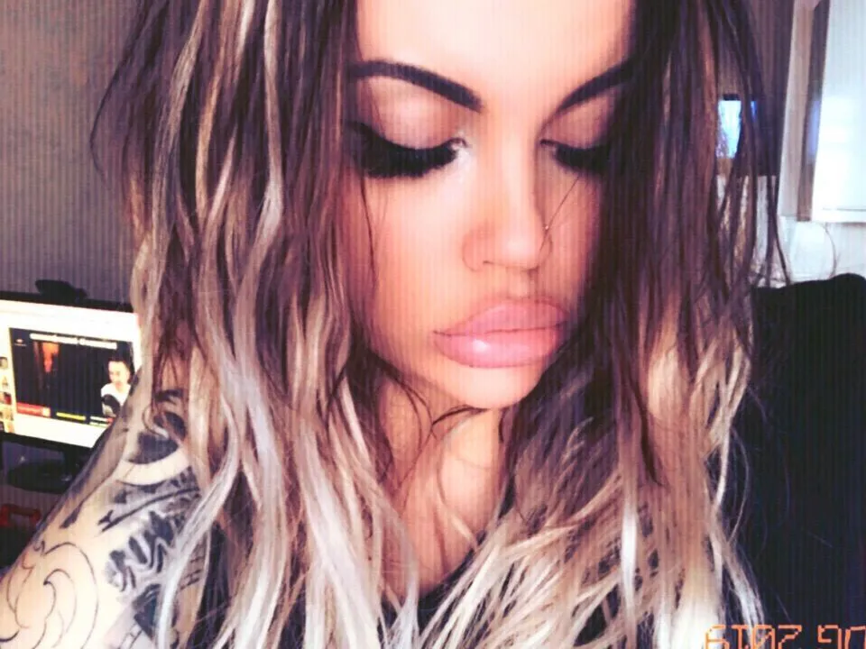 SweetestLips_Breasts_eyes cam model profile picture