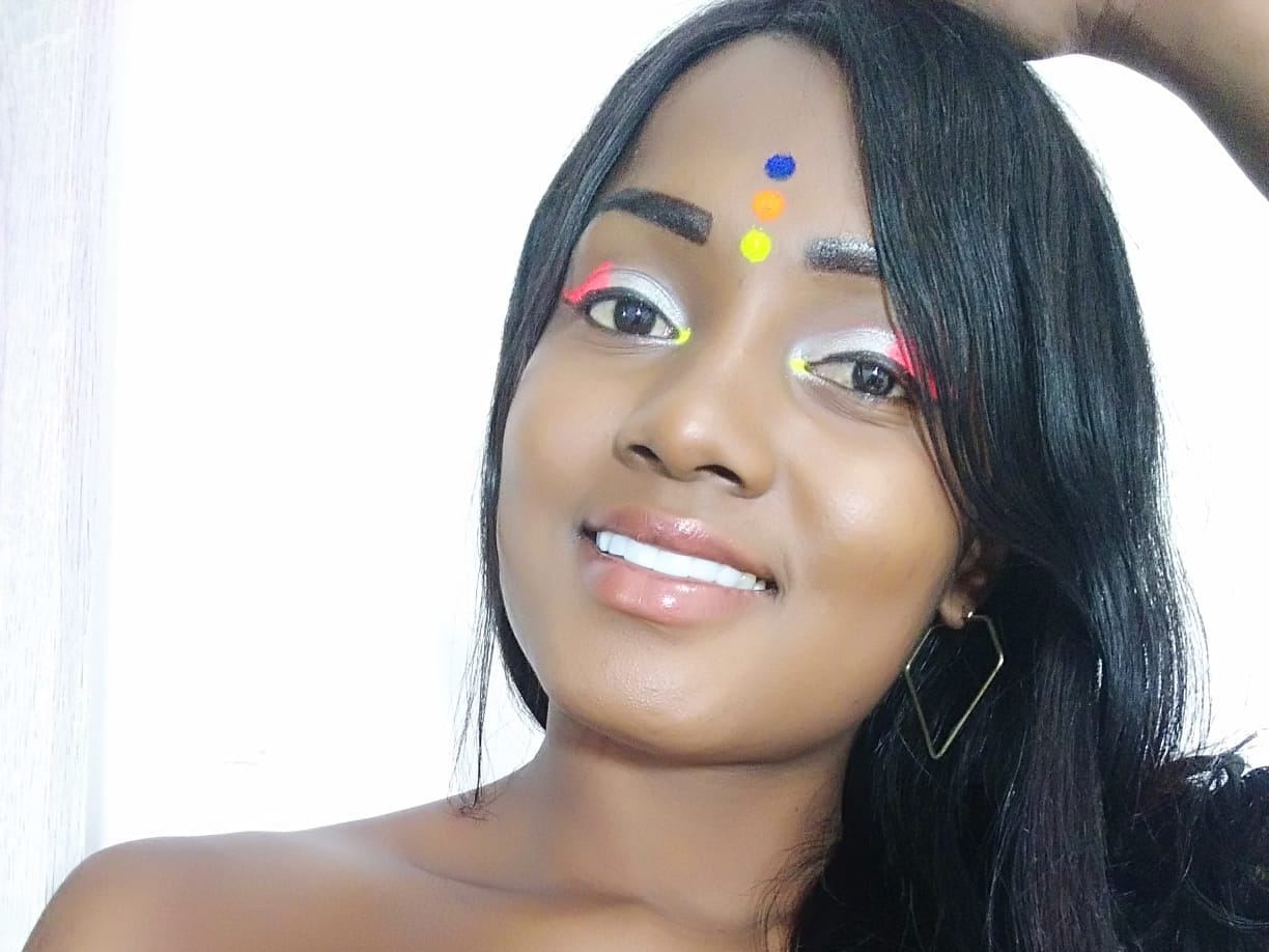 Image de profil du modèle de webcam Naomykery