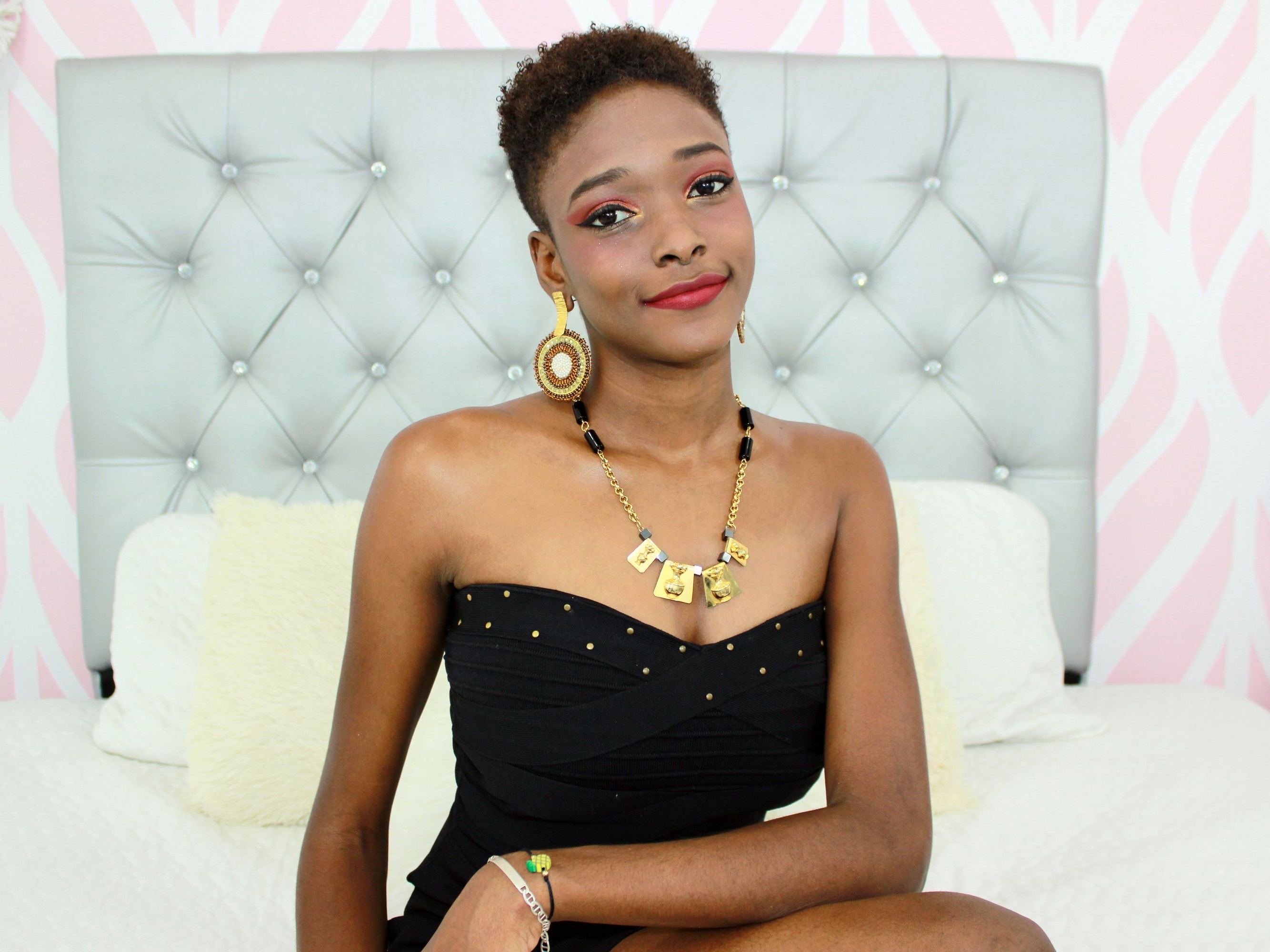 NahomiiChapman cam model profile picture 