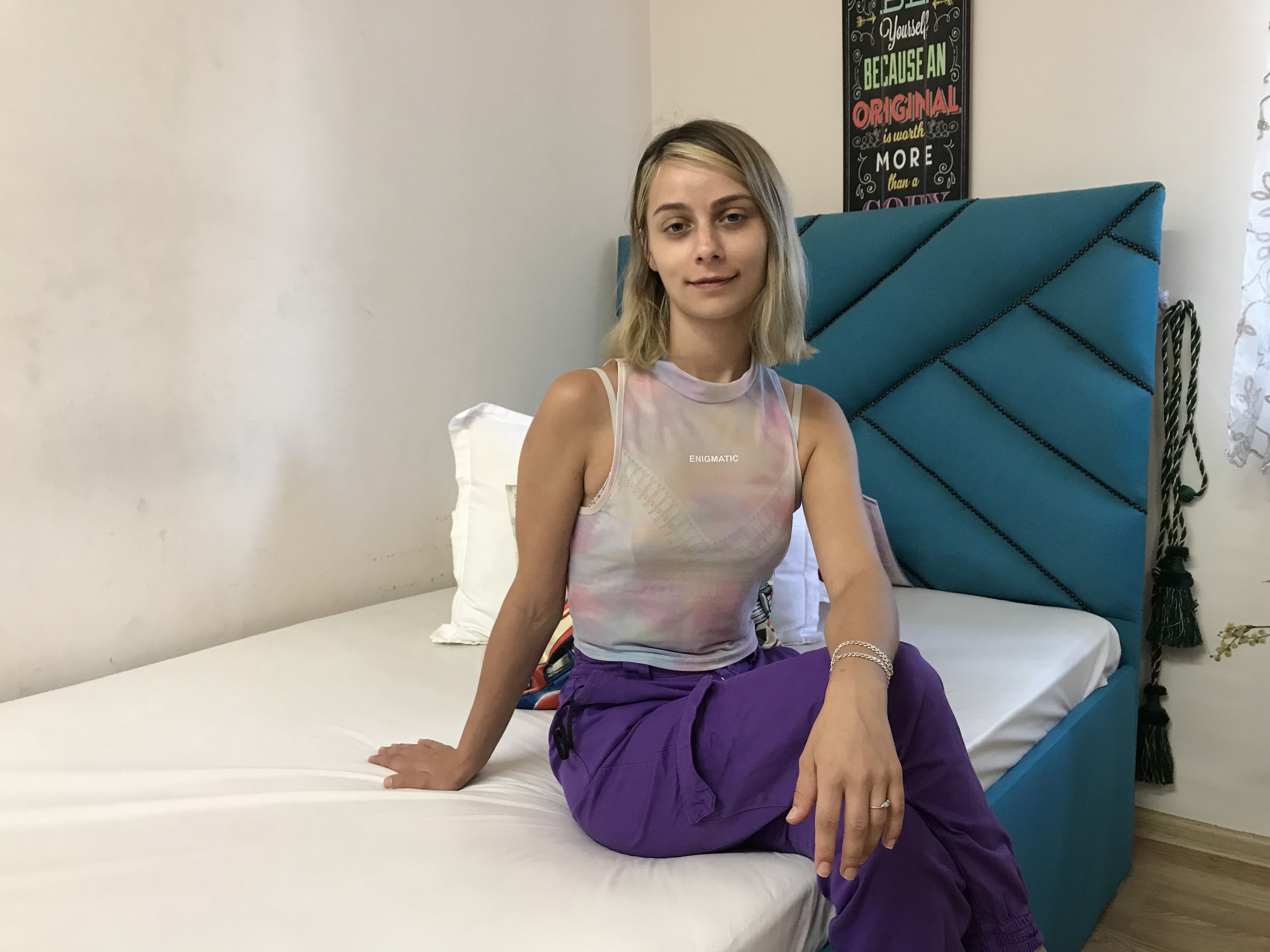 Imagen de perfil de modelo de cámara web de ELLOISE