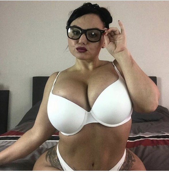 Performer BettyBangXxX Photo 2