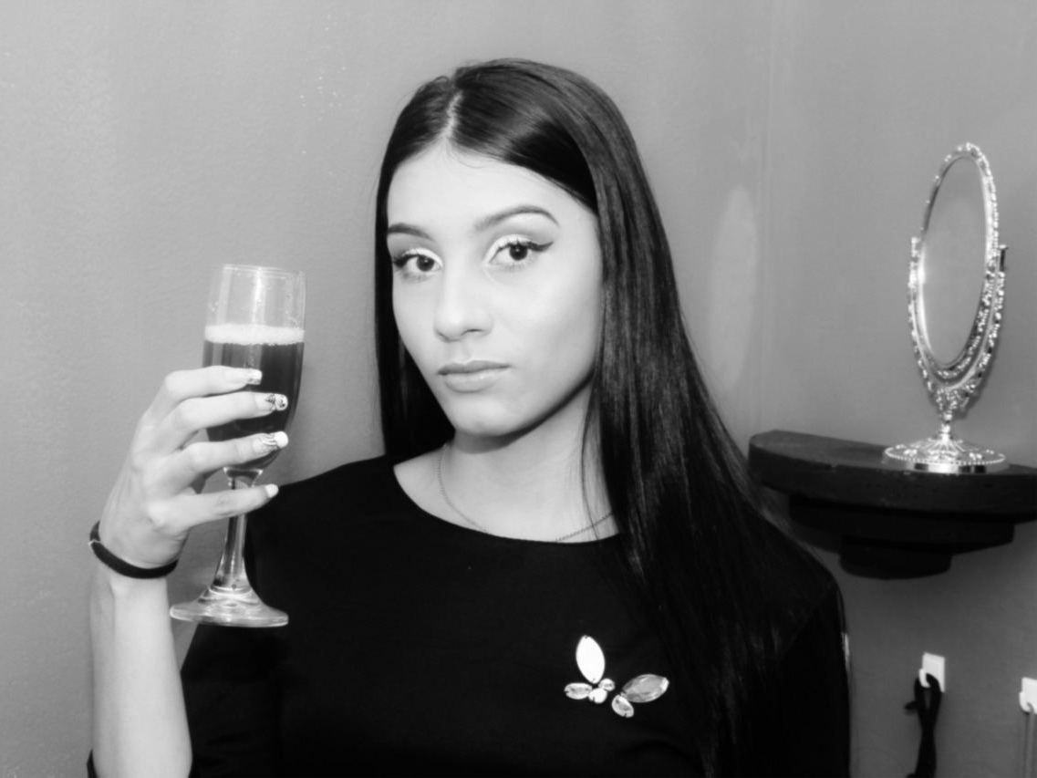 Imagen de perfil de modelo de cámara web de CamilaVillanueva