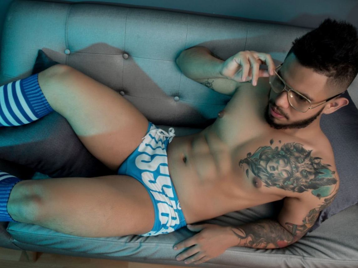 Profilbilde av TOMMYCOLTONLATINOHOT webkamera modell