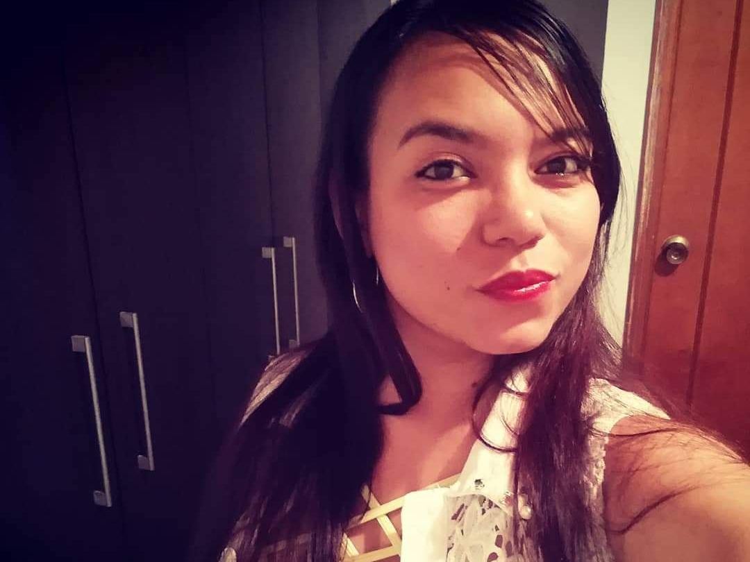 Imagen de perfil de modelo de cámara web de MiaTurner