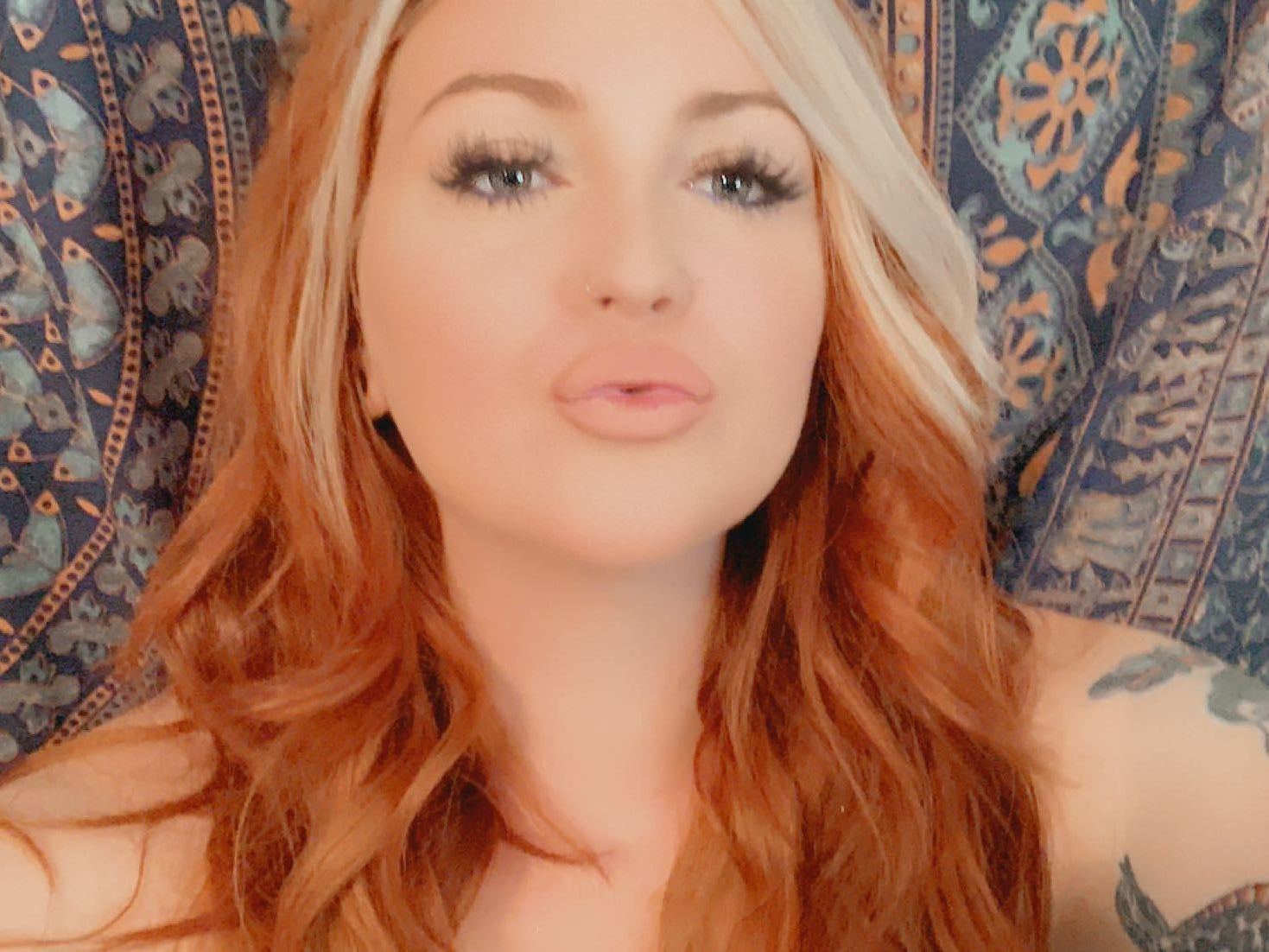Imagen de perfil de modelo de cámara web de Izzyxlove