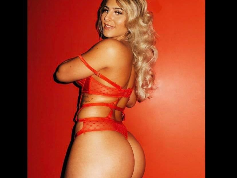 Image de profil du modèle de webcam PlaymateKikix