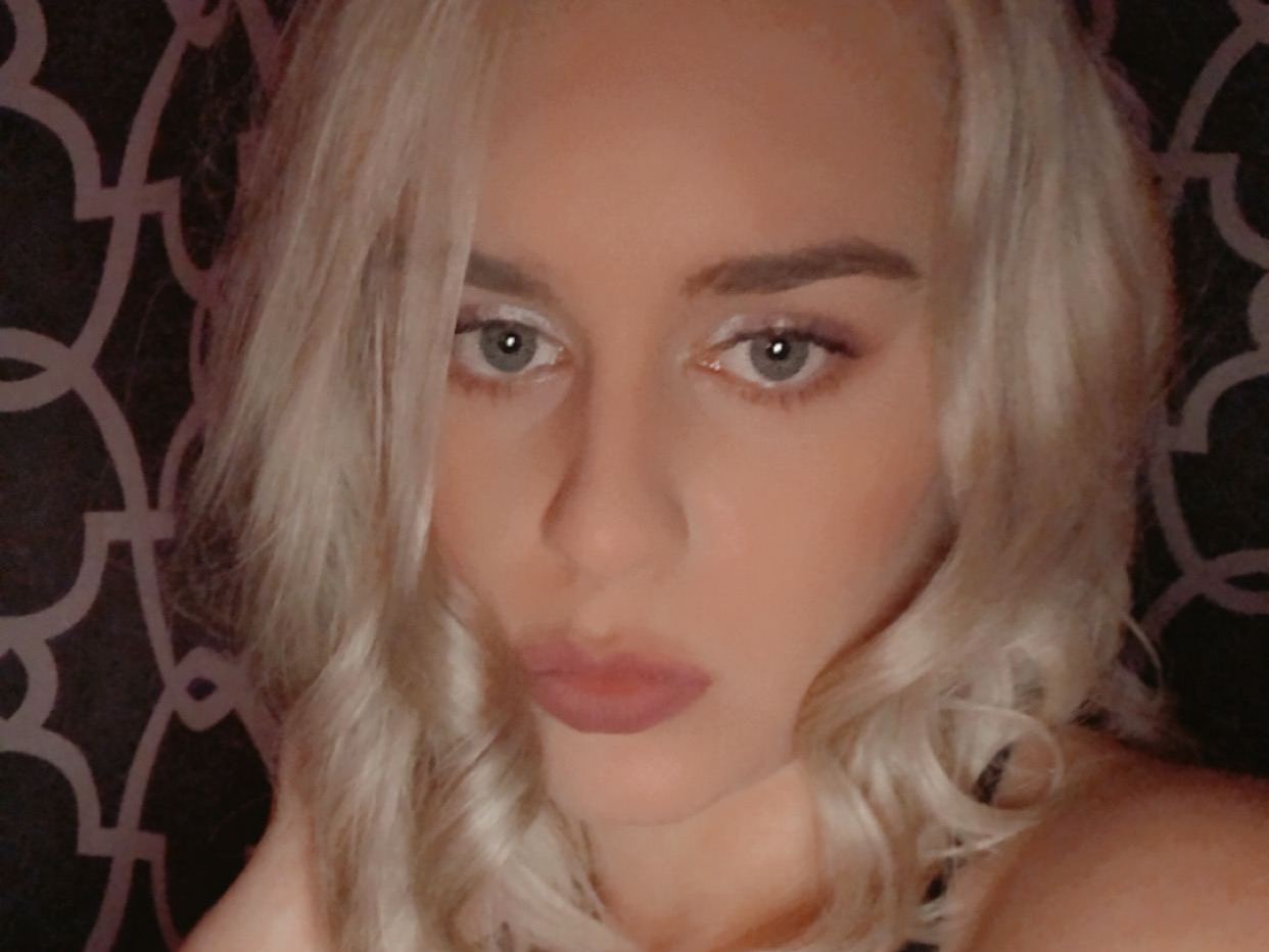 EllieAlmighty cam model profile picture 