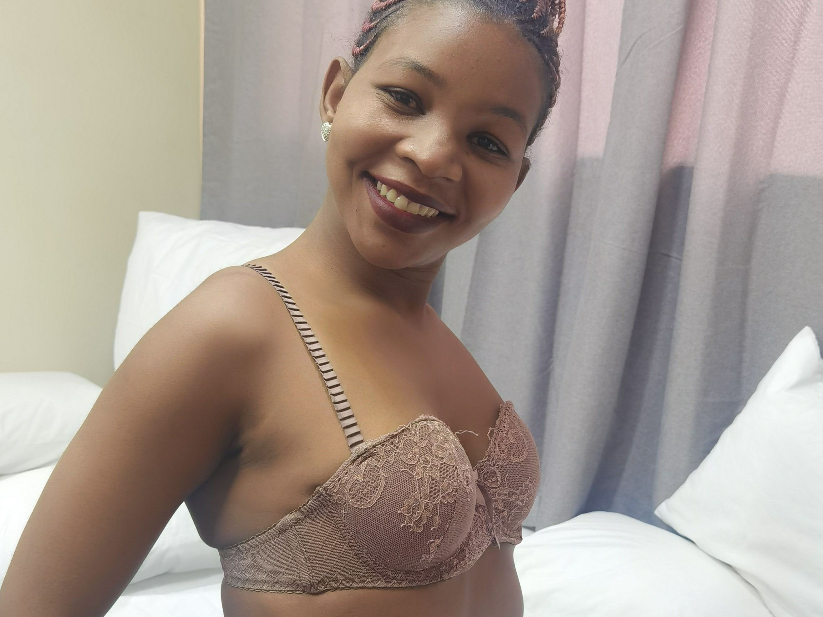 LELICIOUS cam model profile picture 