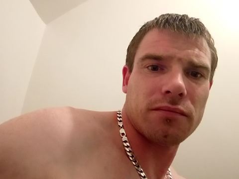 Imagen de perfil de modelo de cámara web de KinkyDare3898