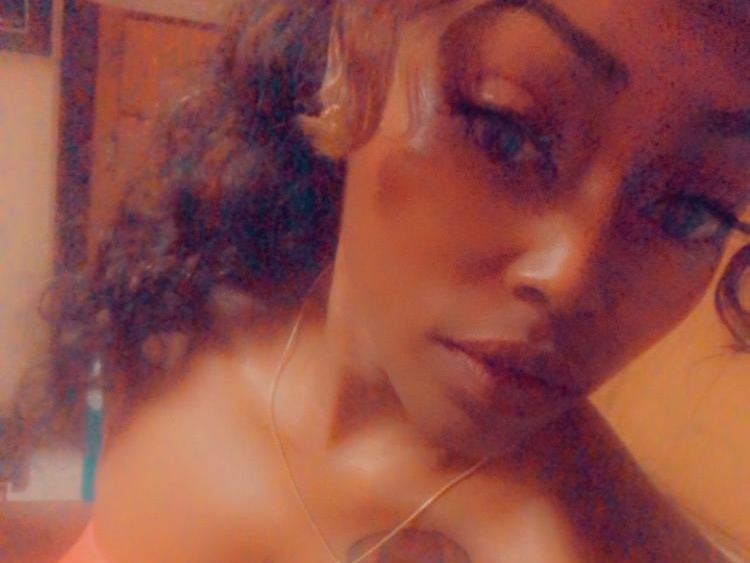 GoddessYummyLips cam model profile picture 