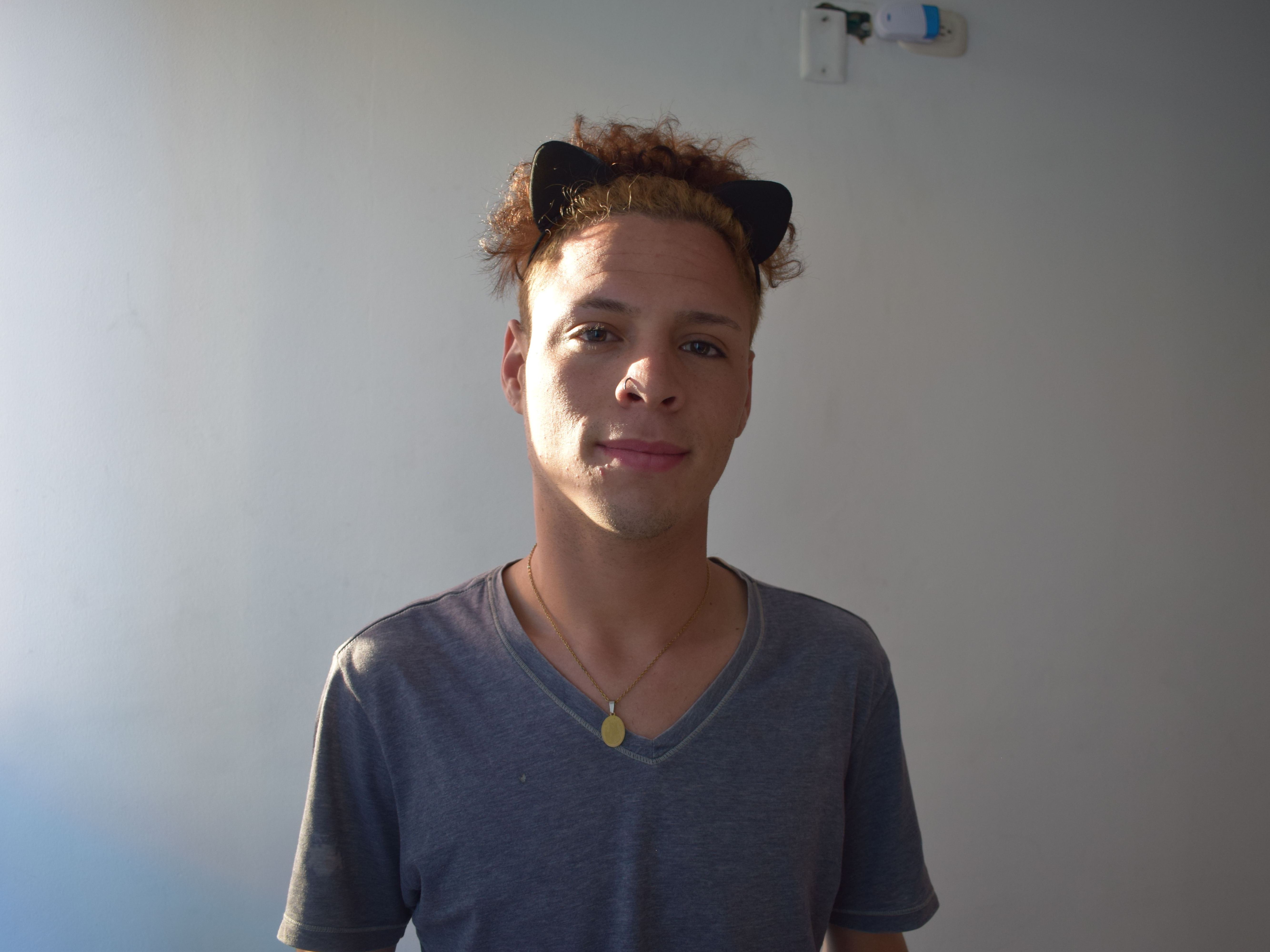 leporne immagine del profilo del modello di cam
