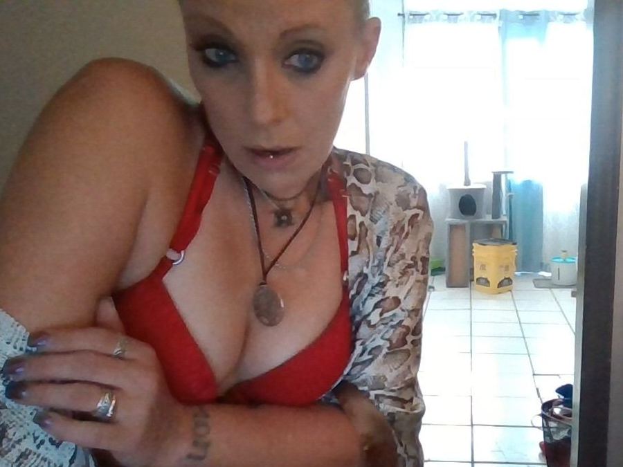 Image de profil du modèle de webcam Charmz2020