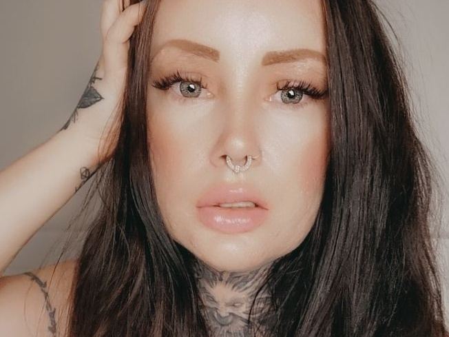 Lillyerotikk profielfoto van cam model 