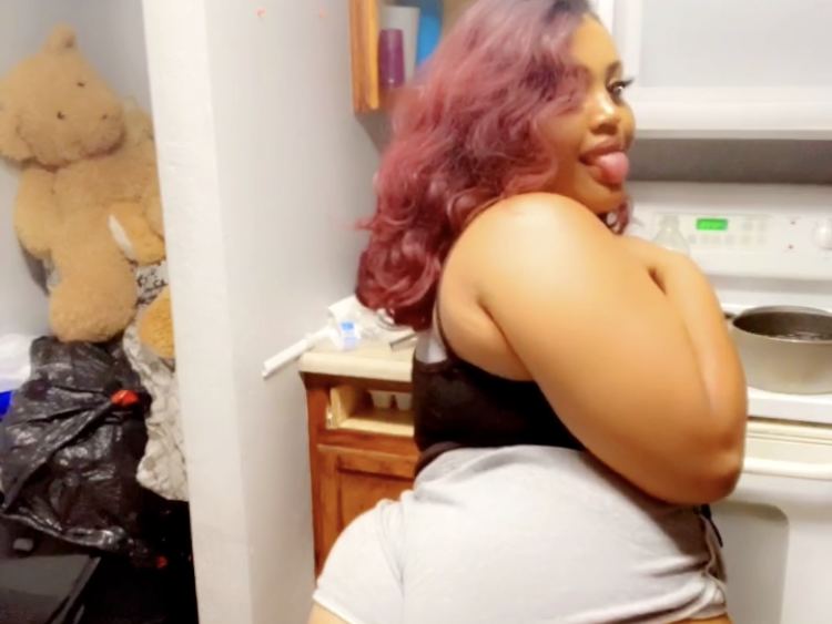 BenzieBadu profilbild på webbkameramodell 