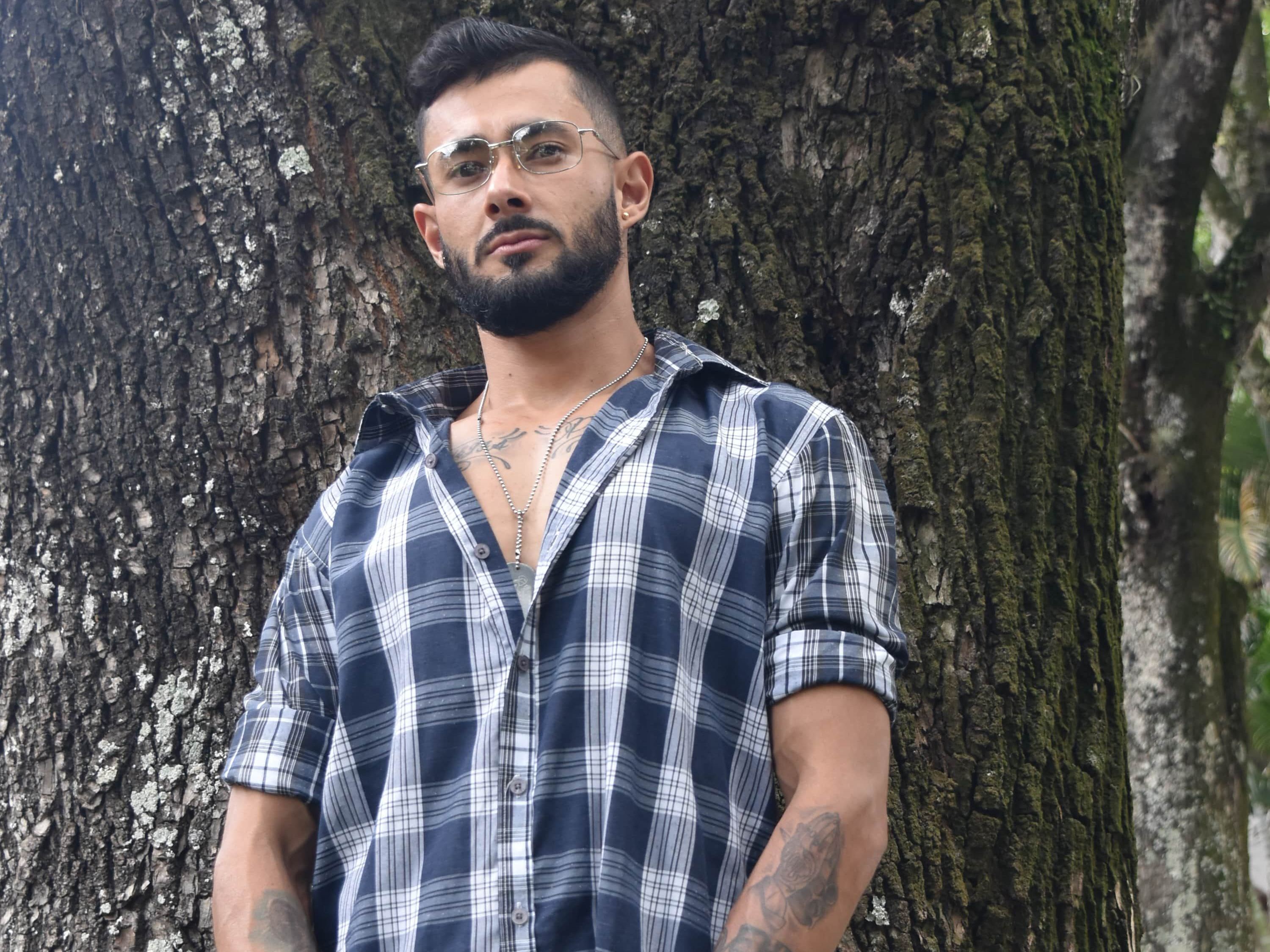 EmmanuelSanchez profilbild på webbkameramodell 
