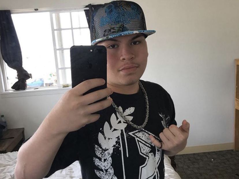 Image de profil du modèle de webcam Hawaiianvadimblack