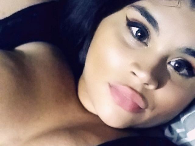 SelenaMami profilbild på webbkameramodell 
