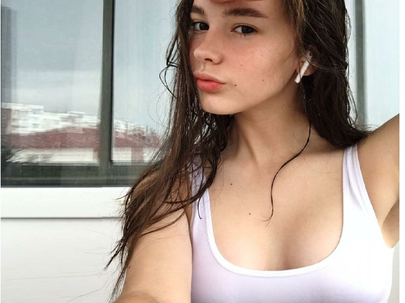 Imagen de perfil de modelo de cámara web de Alisaaa