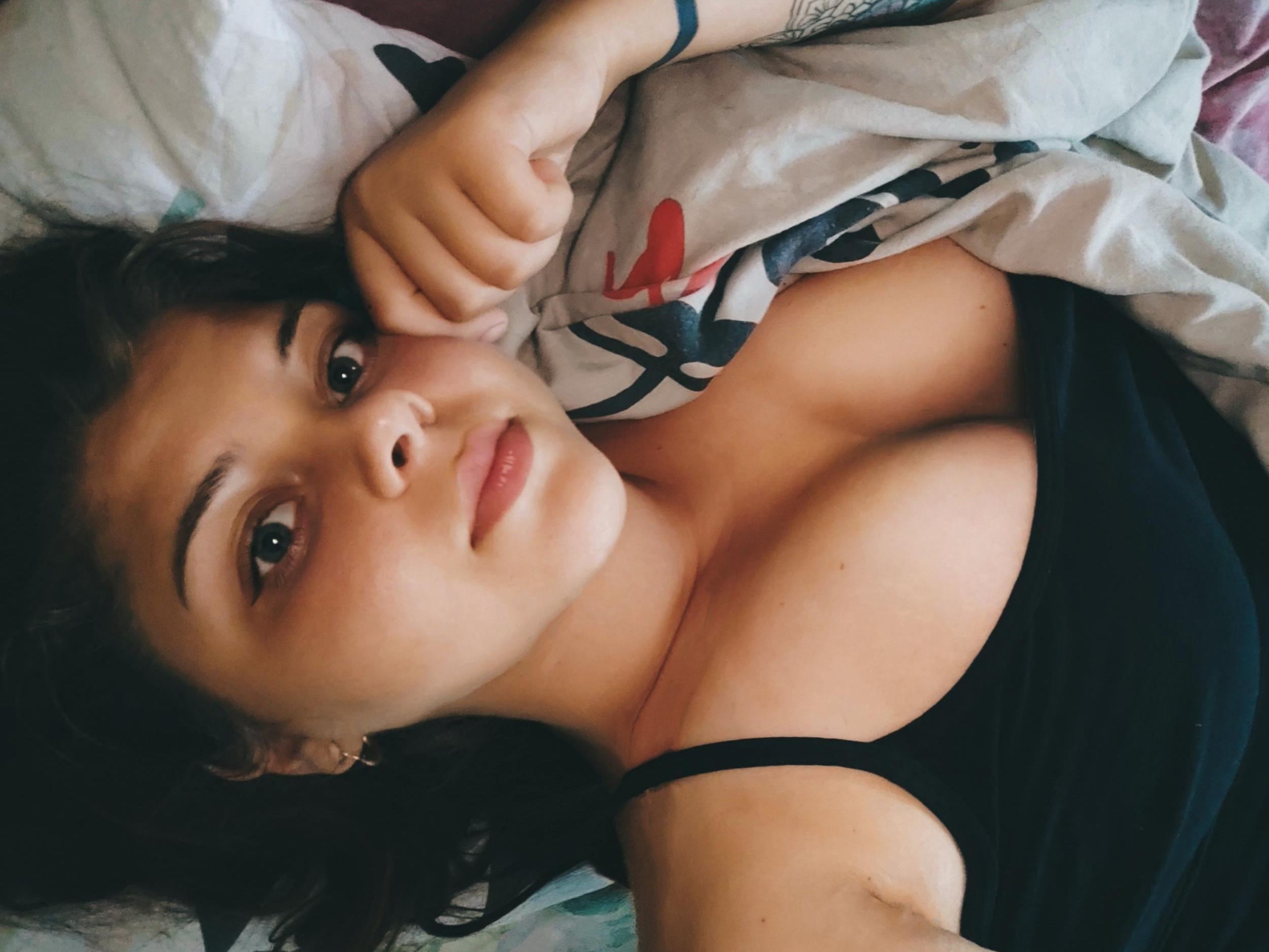 Image de profil du modèle de webcam AzaleaBrownie