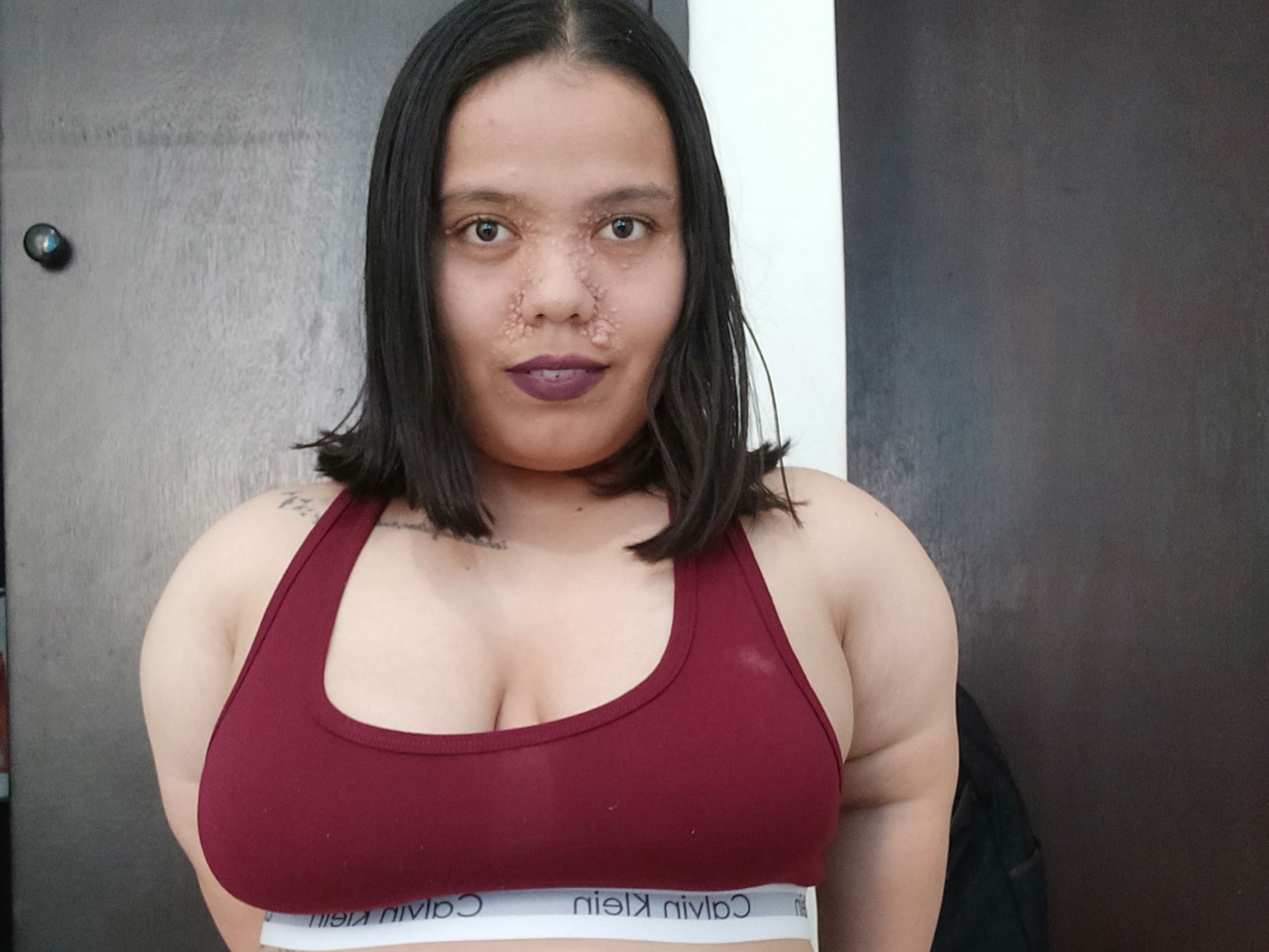 adenile5 profielfoto van cam model 