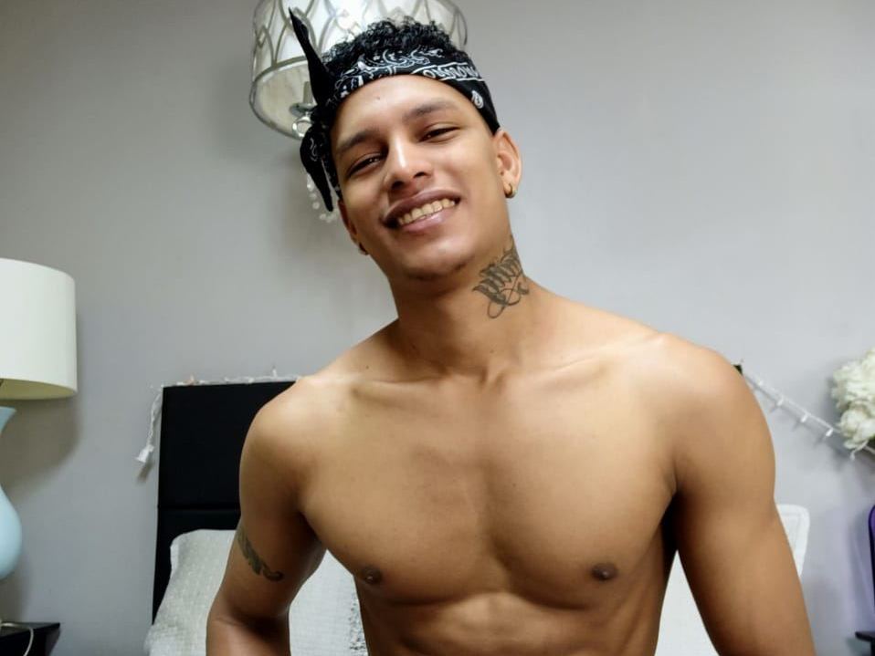 raymon_collins cam model profile picture 