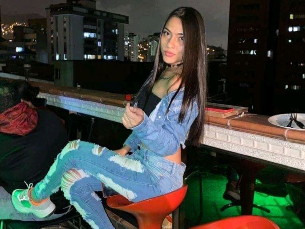 Image de profil du modèle de webcam madeleine_sex