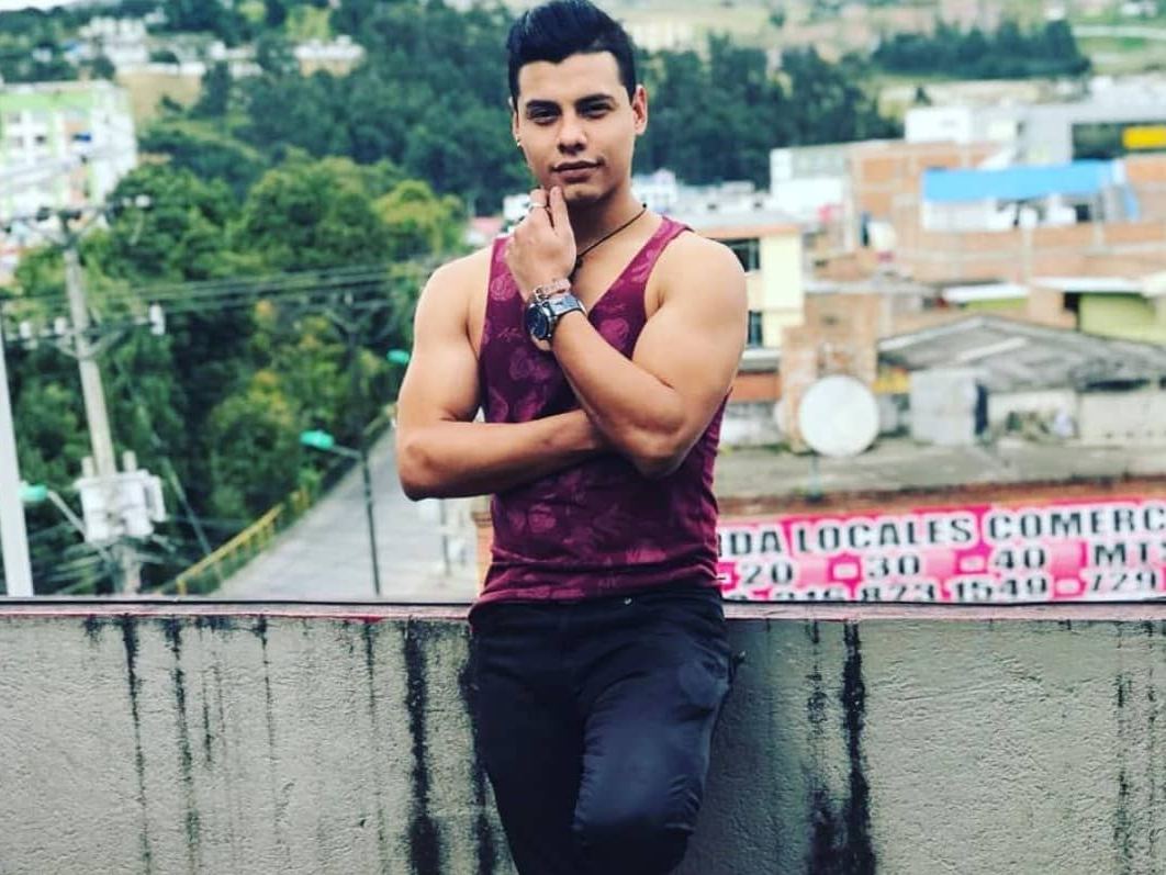 Imagen de perfil de modelo de cámara web de Uriel_Rinaldi