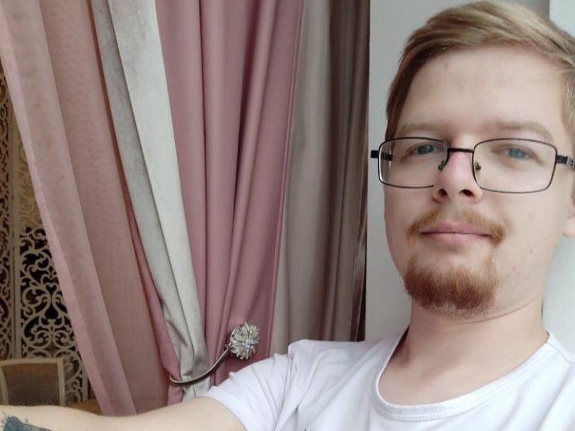 Profilbilde av Konstantin_White webkamera modell