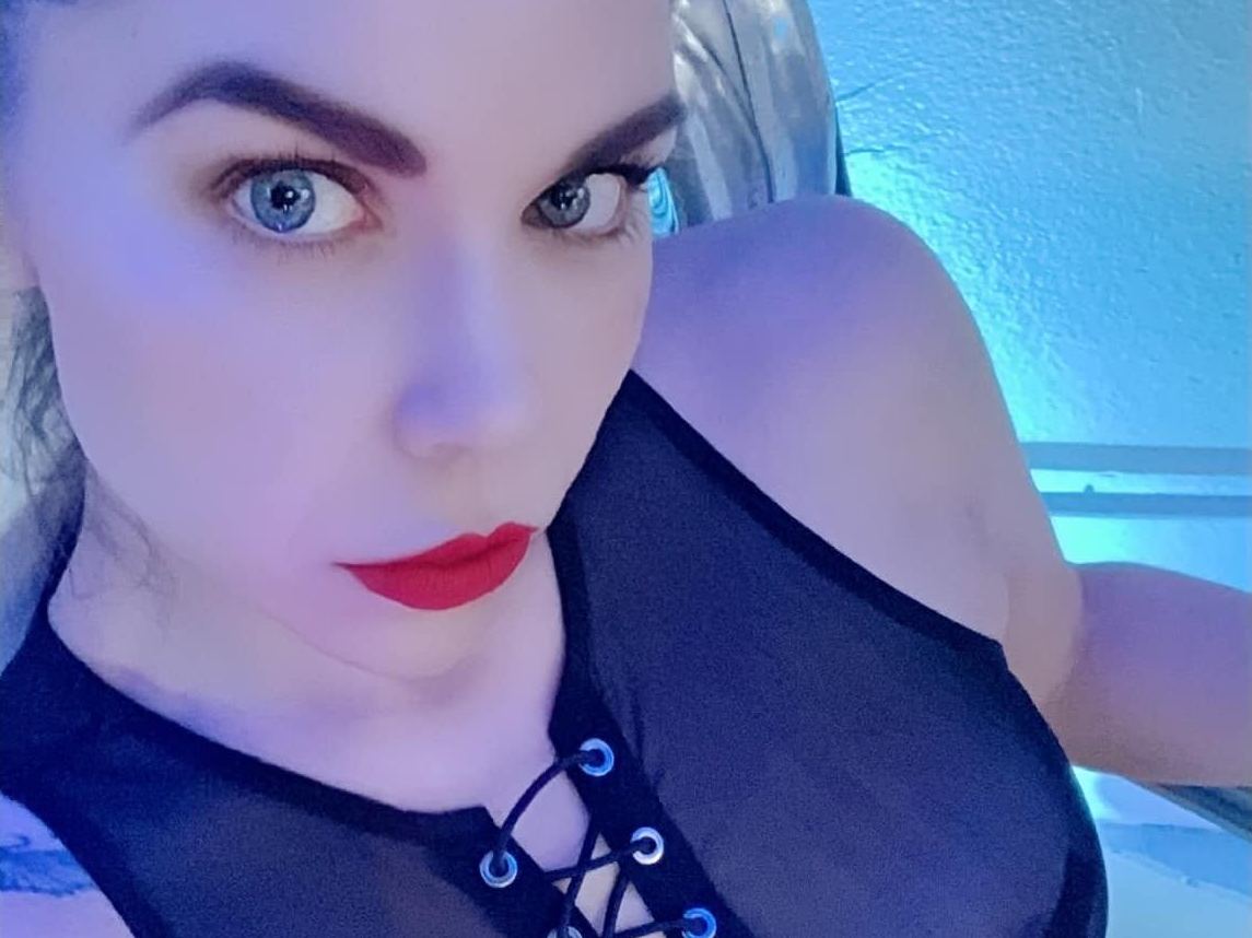 LittleDangerDoll profilbild på webbkameramodell 