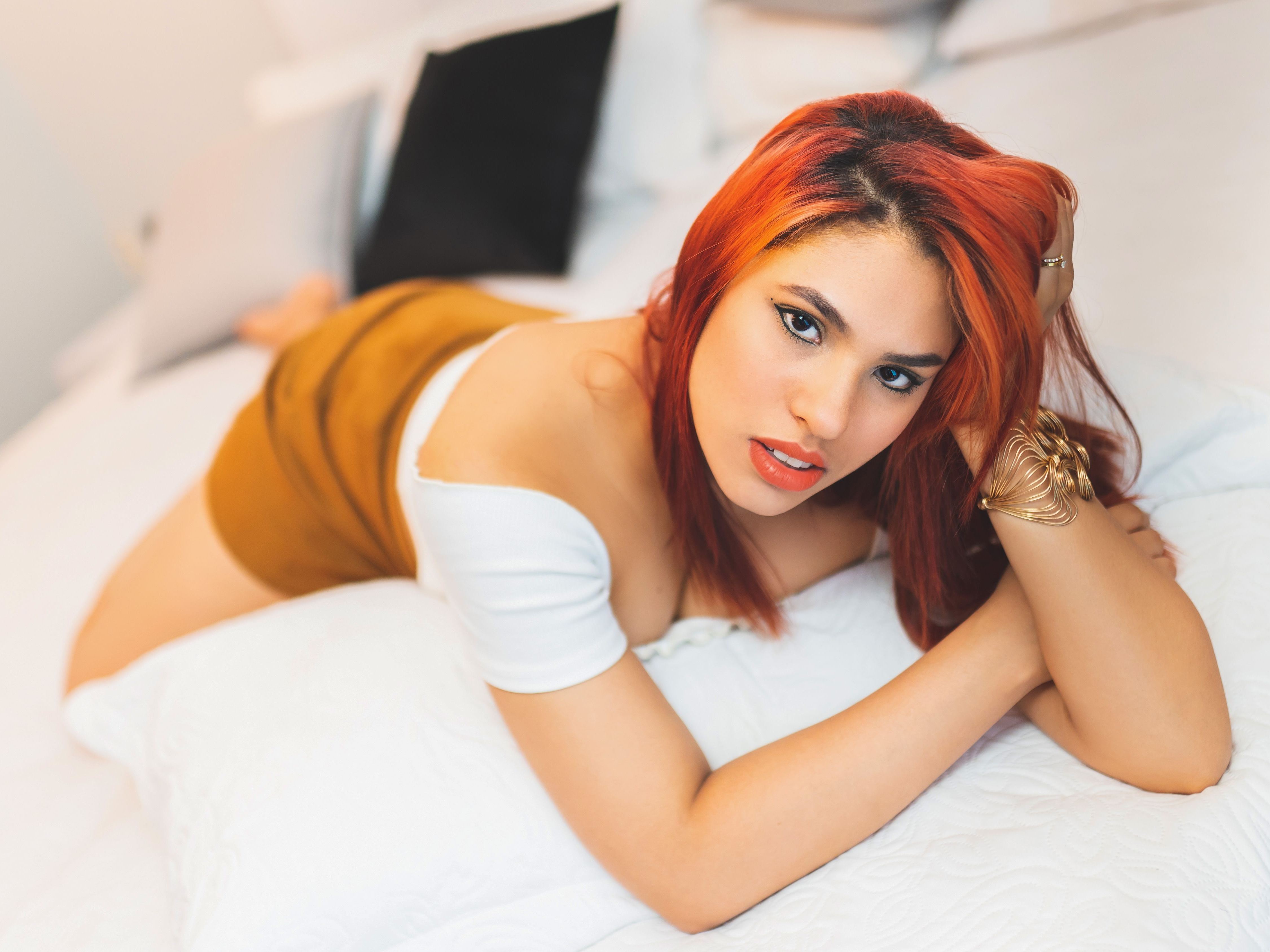 Imagen de perfil de modelo de cámara web de CharlotteSimmons