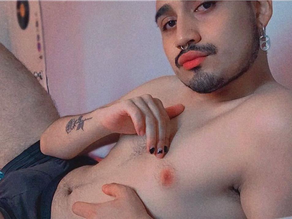AronClarck profilbild på webbkameramodell 