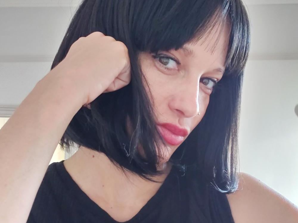 Image de profil du modèle de webcam Mia_Ona