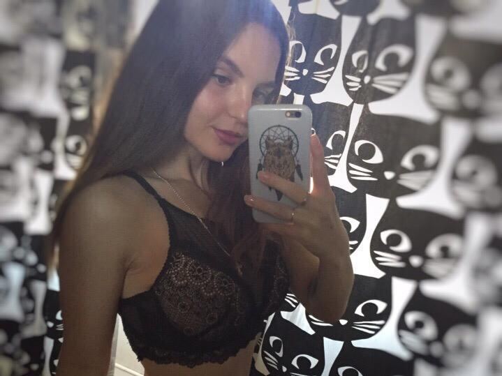 ViktoriaBlain cam model profile picture 