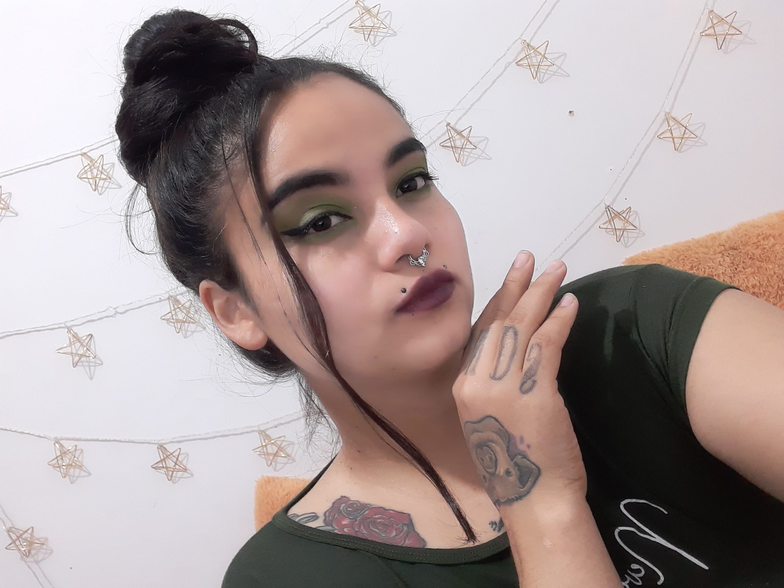 Imagen de perfil de modelo de cámara web de cherrytattoo