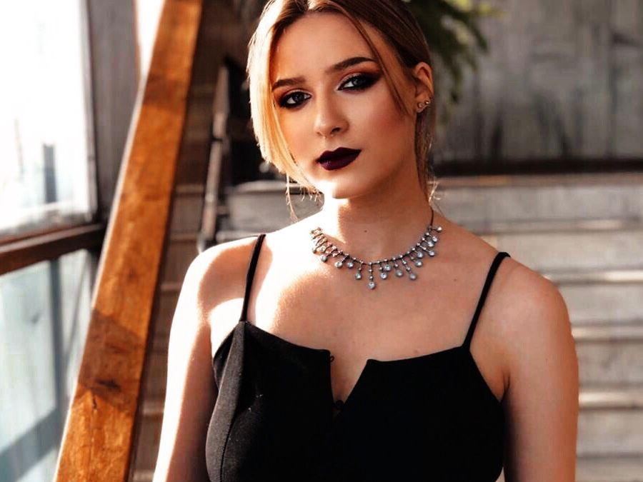 Imagen de perfil de modelo de cámara web de astiseks19
