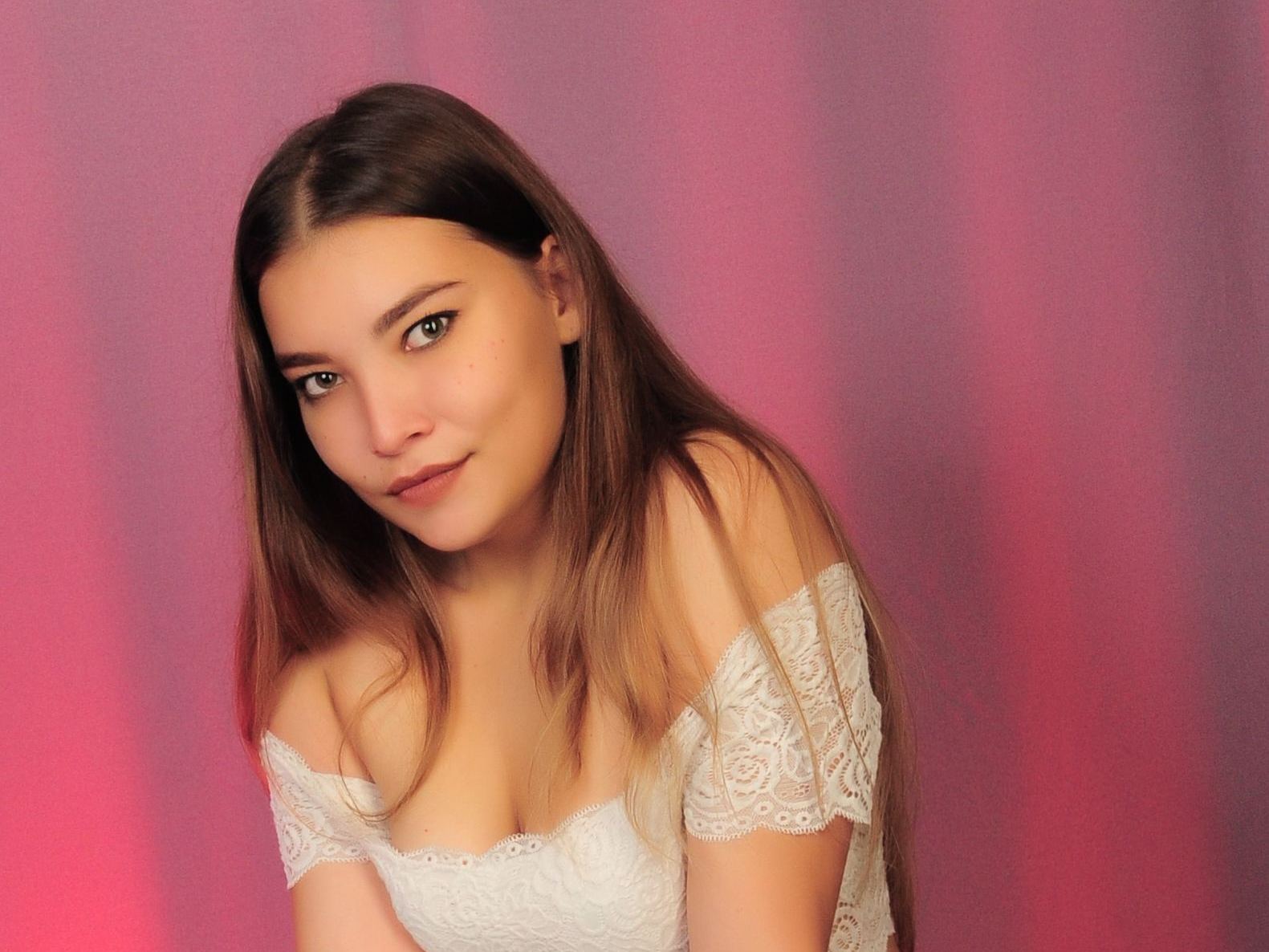 AdelinaSakura cam model profile picture 