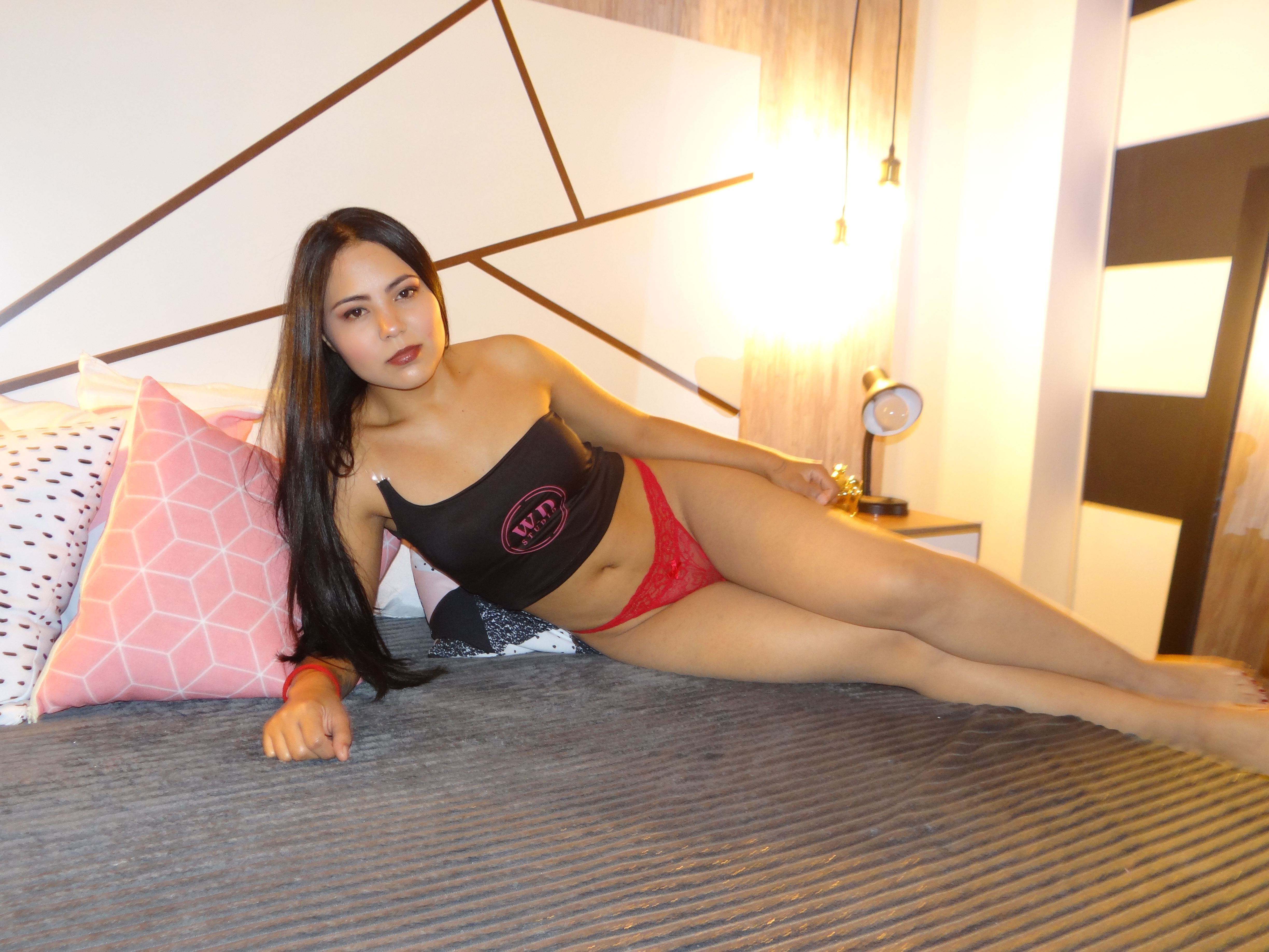 Imagen de perfil de modelo de cámara web de LEAH_SIMMONS