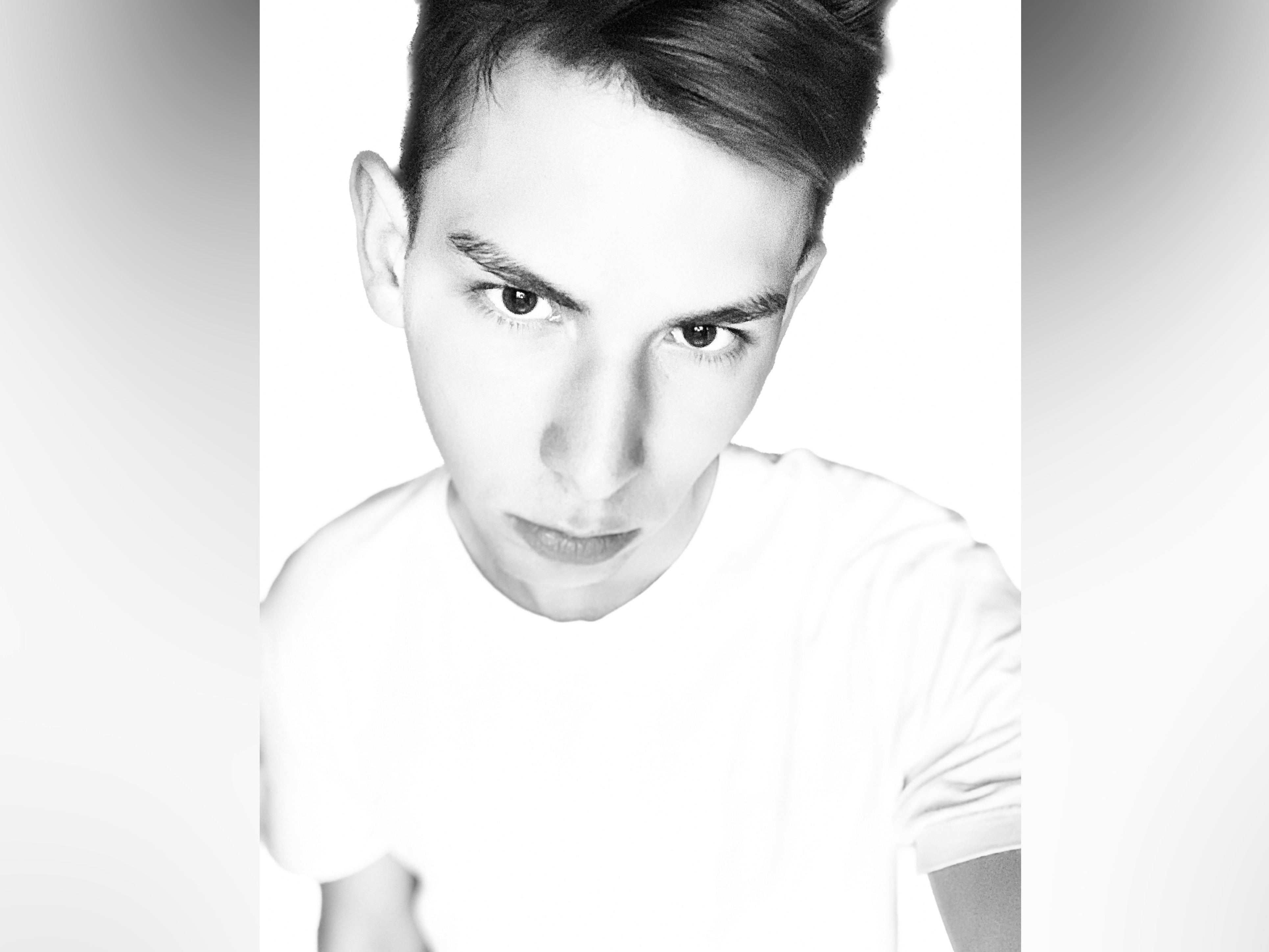 Kisjre immagine del profilo del modello di cam