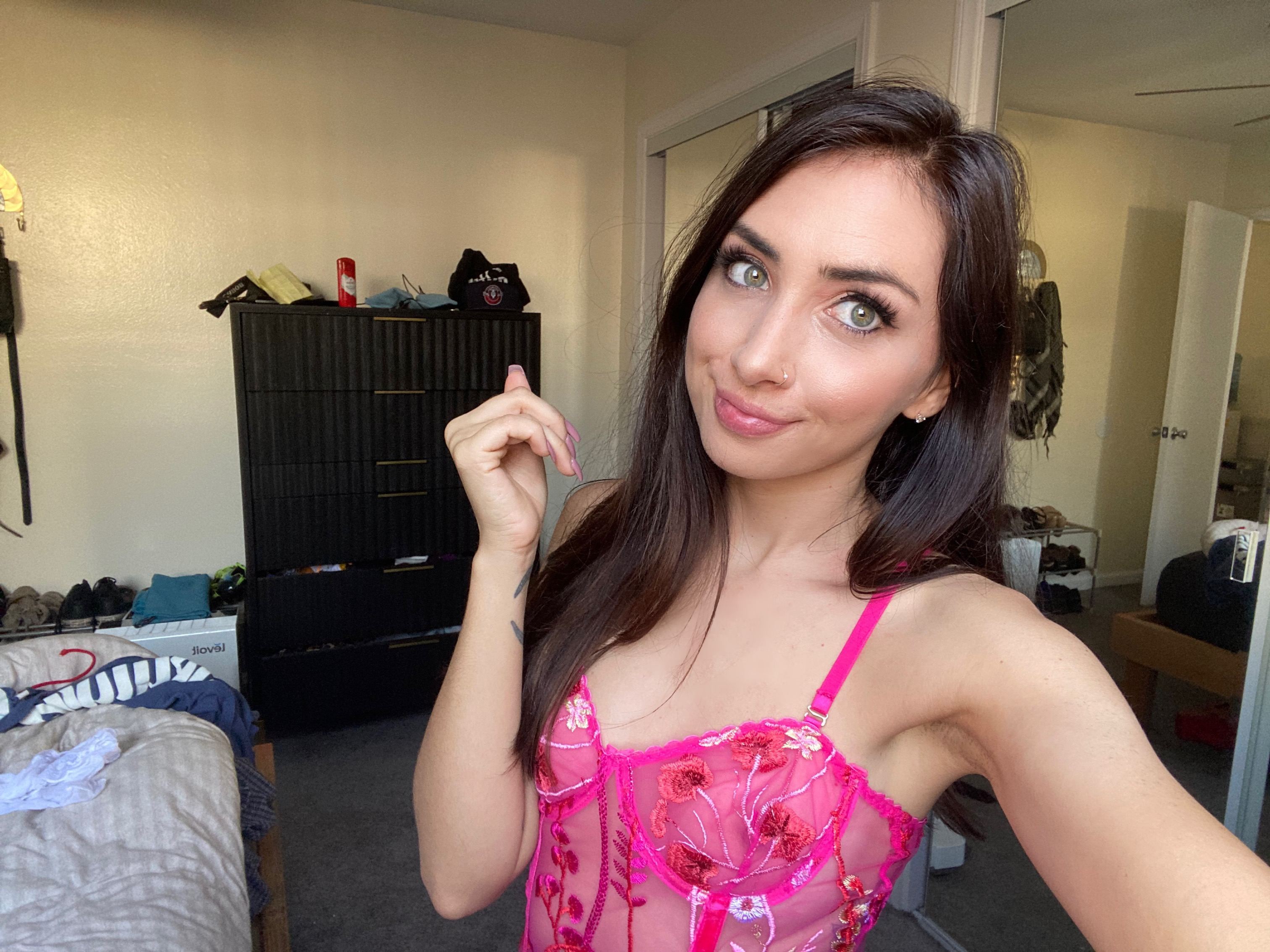 nikkipalmer profilbild på webbkameramodell 