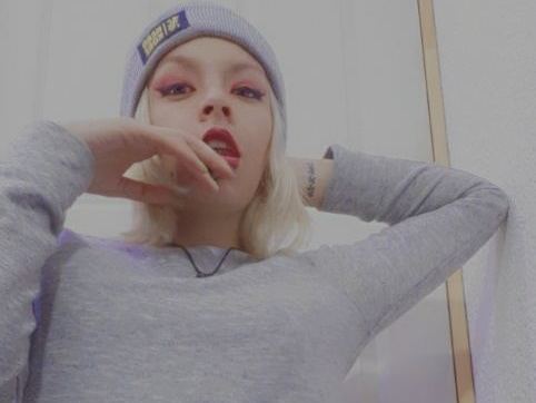Image de profil du modèle de webcam sweet_scarlet
