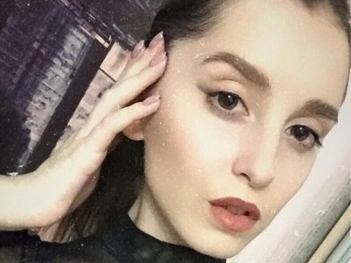 Image de profil du modèle de webcam Ariana_Petite