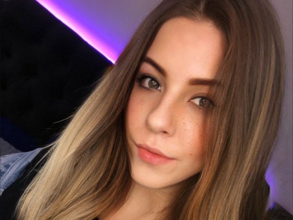 AdelaPalmer profilbild på webbkameramodell 