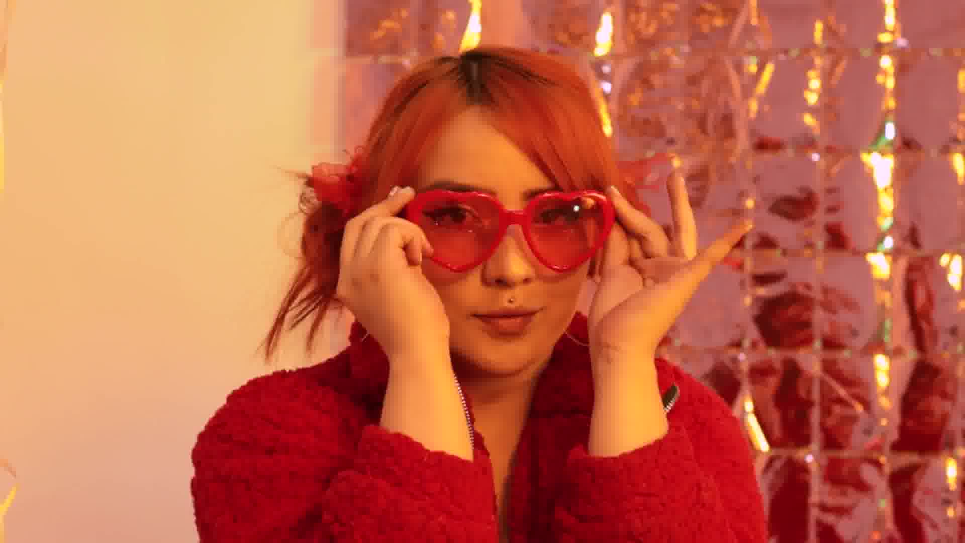 Artist EmelyRosse Video 1